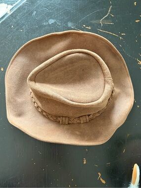 Minnetonka Outback Suede Leather Hat in Brown